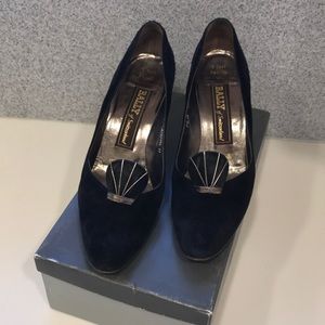 Vintage Bally of Switzerland suede pump